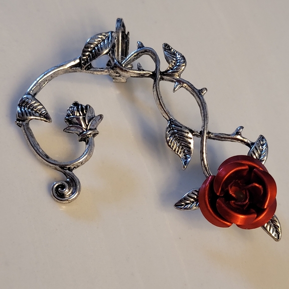 HOT TOPIC BLACKHEART Brand Silver-tone Red Rose Ear Cuff - Picture 7 of 16